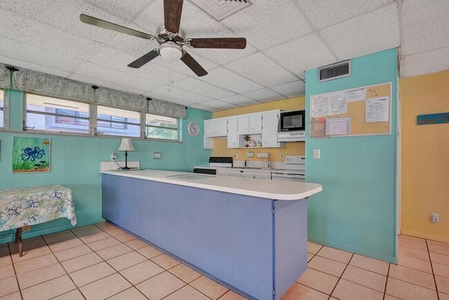 Building Photo - 1050 NW 13th St