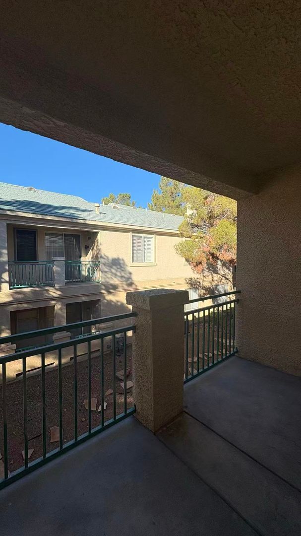 Building Photo - 5155 W Tropicana Ave