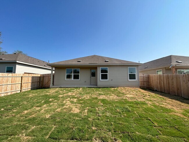Building Photo - Dual Primary Suites! Spacious Home w/ Open Kitchen & Community Pool!