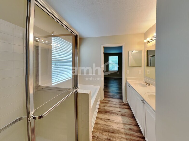 Building Photo - 6213 Womersley Dr