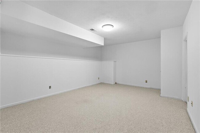 Building Photo - 755 Nile Dr