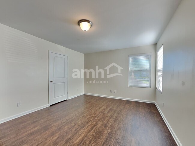Building Photo - 321 Crabapple Cir