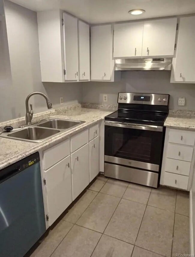 Building Photo - 9995 E Harvard Ave