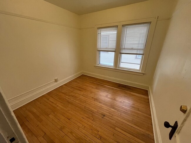 Building Photo - 5 Bed / 2 Bath House Located Downtown Madi...