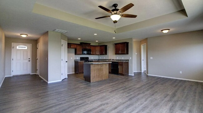 Building Photo - Fenced in 3 Bedroom Duplex in Monte Cristo
