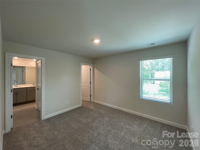 Building Photo - 3216 Lisburn St