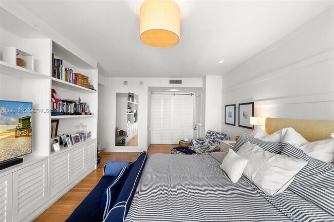 Building Photo - 789 Crandon Blvd