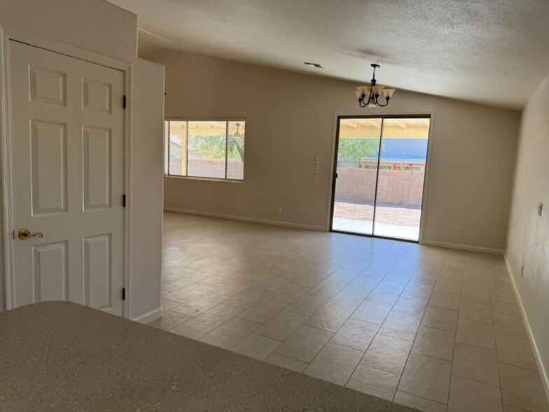 Building Photo - 8628 Esselmont Dr E
