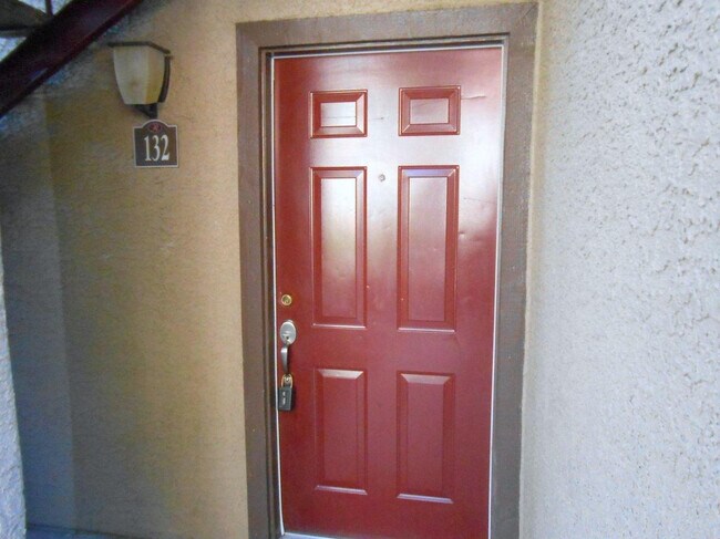 Building Photo - Spacious 1st Floor Condo at The Lakes