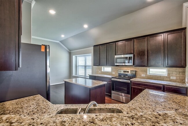 Building Photo - 304 Callaghan Dr