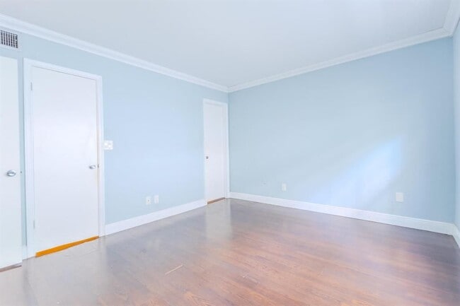 Building Photo - 3000 Sunrise Lakes Dr E