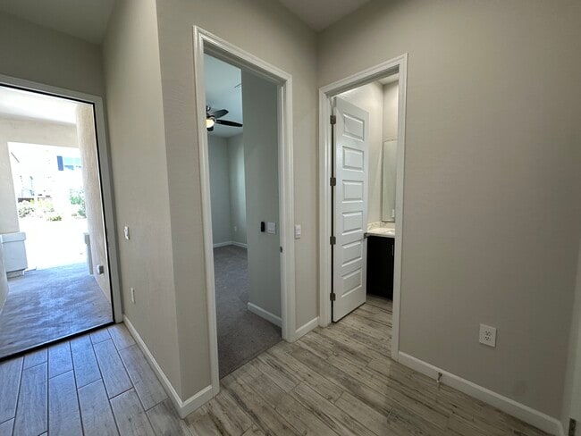 Building Photo - 10319 W Harmony Ln