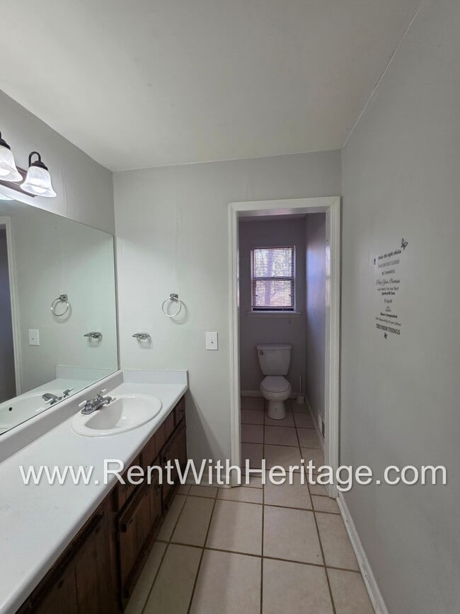 Building Photo - Amazing 3 Bedroom/ 2 Bath Home / Spacious Livingroom /  Flex Room / 1/2 Acre / Fenced Yard / Grea...