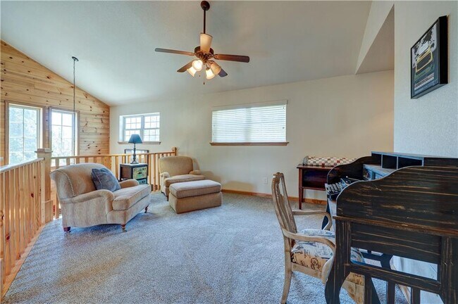 Building Photo - 495 Chicory Dr E