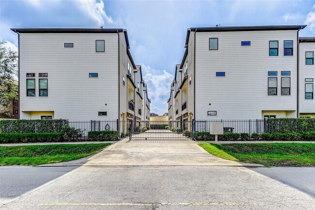 Building Photo - 2504 Beall St