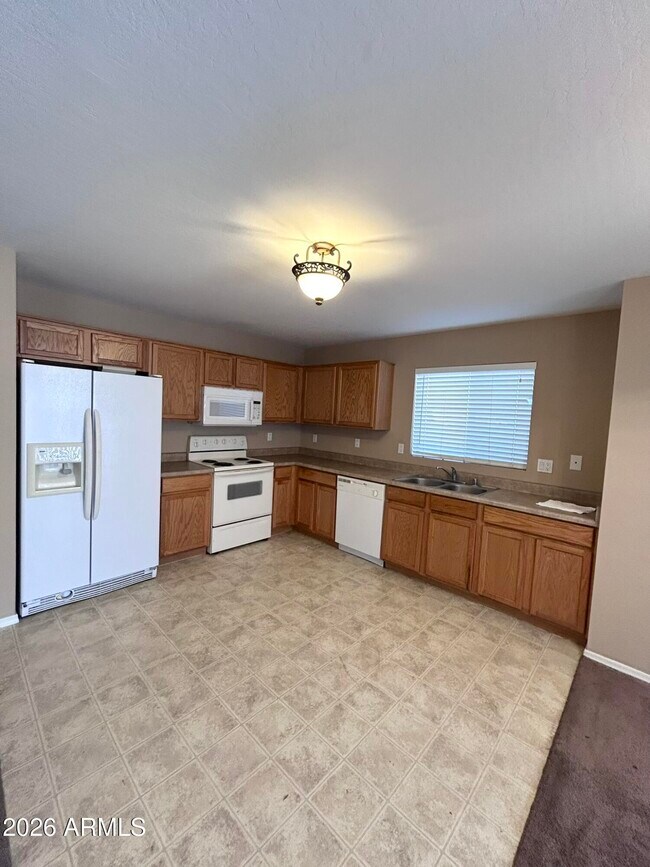Building Photo - 3174 W Carlos Ln