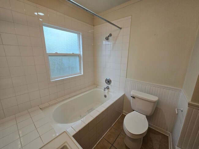 Building Photo - Large Beautiful South Hill Home! Available Now!