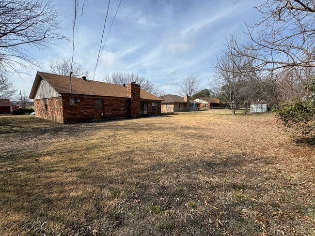 Building Photo - 207 E Hogan Dr