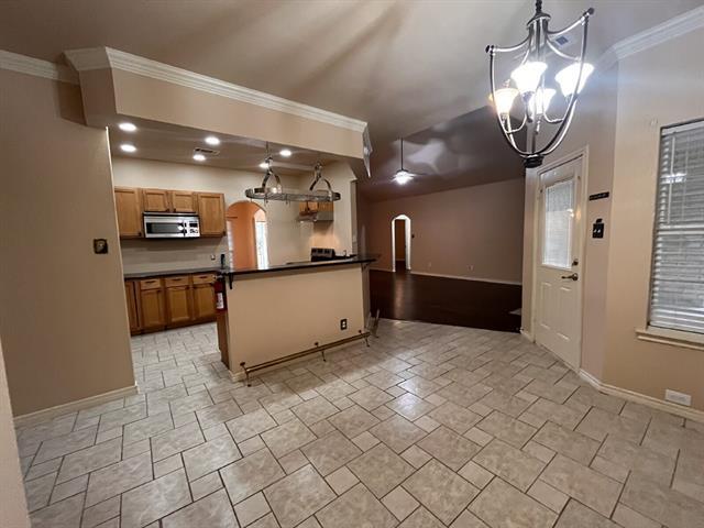 Building Photo - 10001 Hill Top Dr