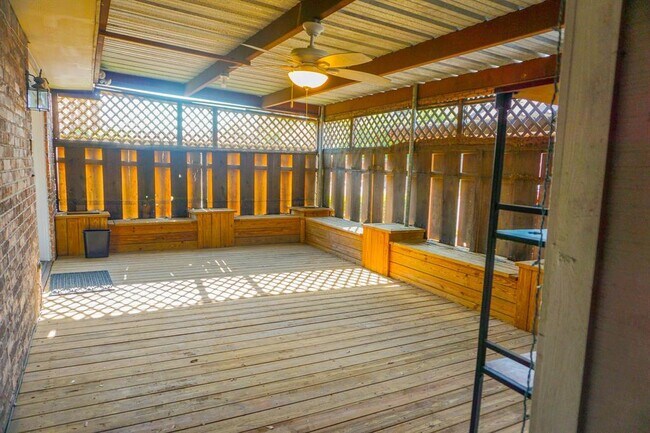 Building Photo - 10526 Hammerly Blvd