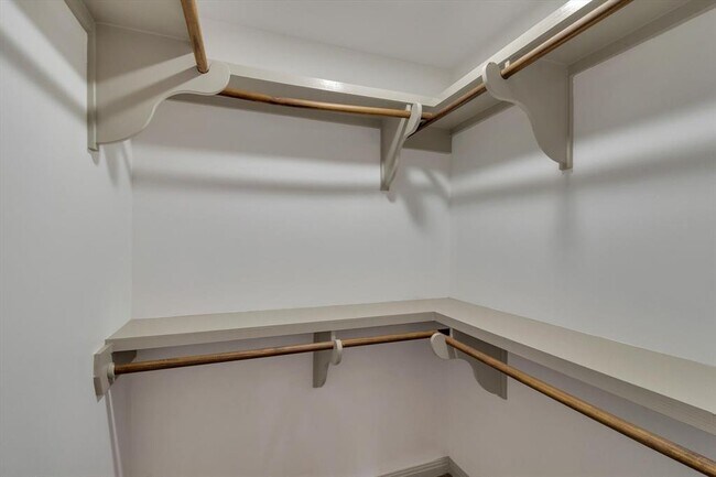 Building Photo - 1011 N LBJ Dr