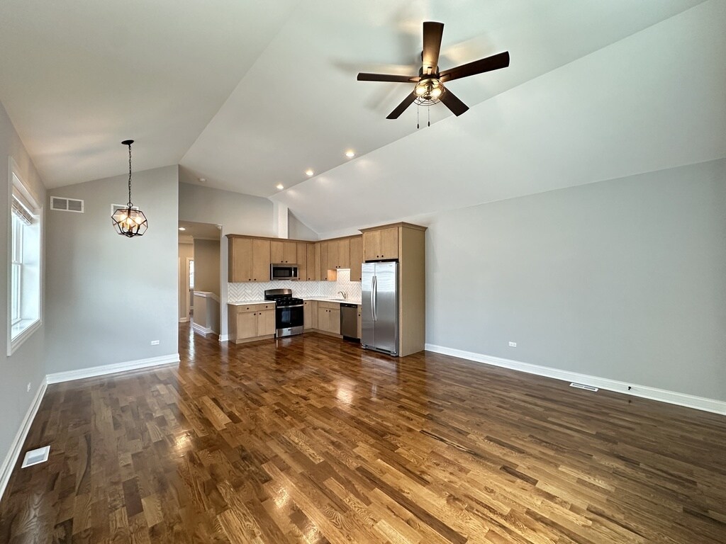 Building Photo - 555 N Springfield Ave