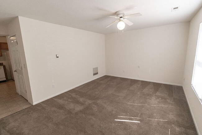 Building Photo - 430 NE Park Ln