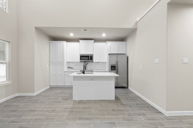 Building Photo - 11763 White Cedar St