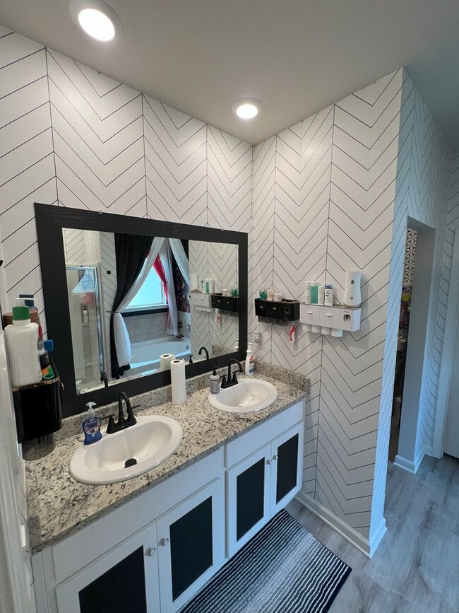Building Photo - Stunning 4-Bedroom Home in Zachary's Mirav...
