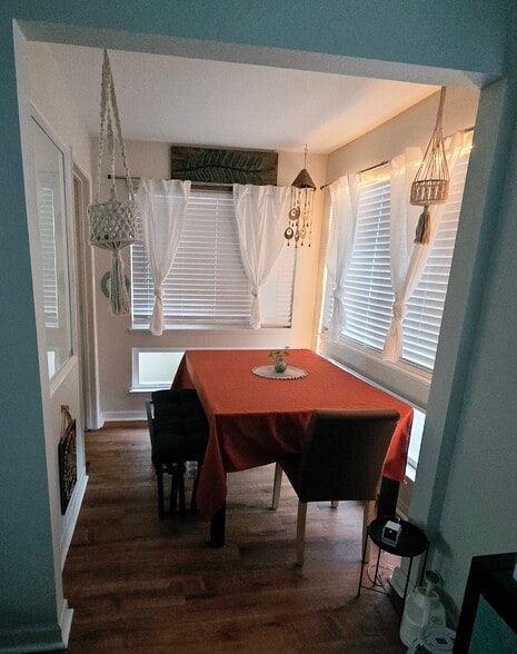 Dining area or office space - 1000 Evergreen Ter