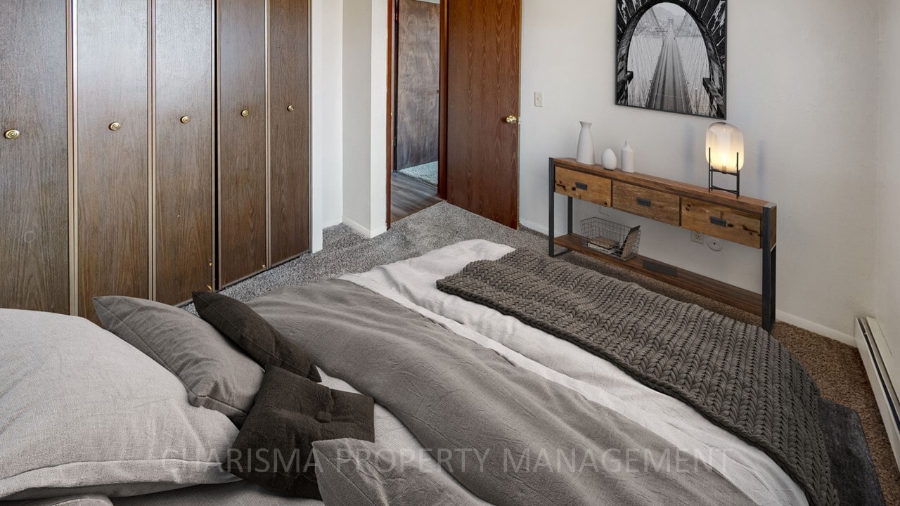 Building Photo - 412 S Thompson Ave