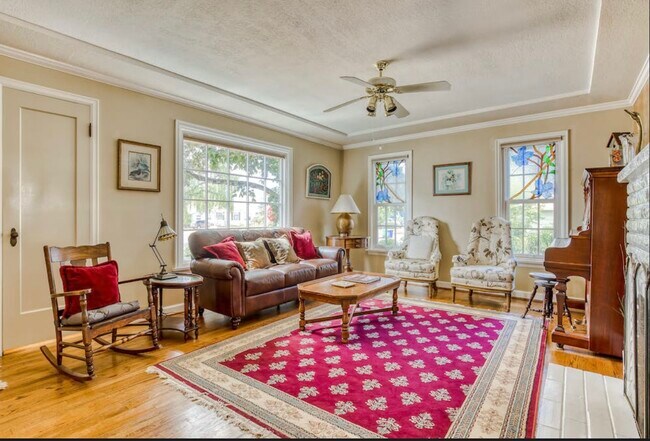 Building Photo - 6309 NE Broadway