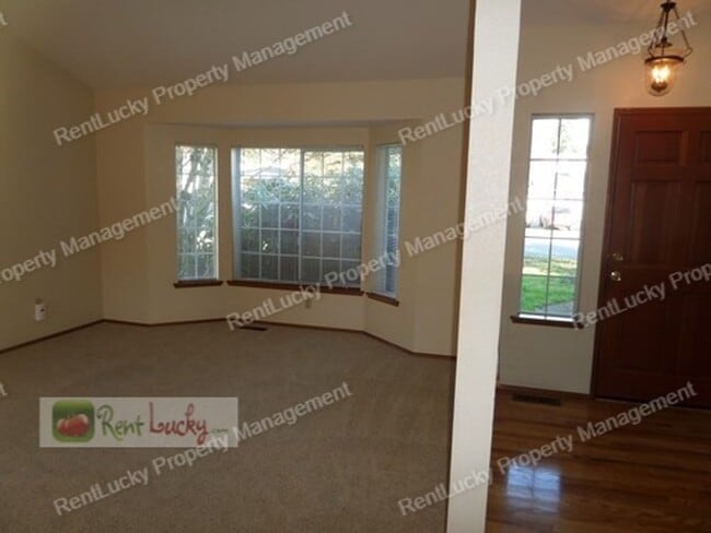 Building Photo - Beautiful 3-Bedroom Home in Sought-After F...