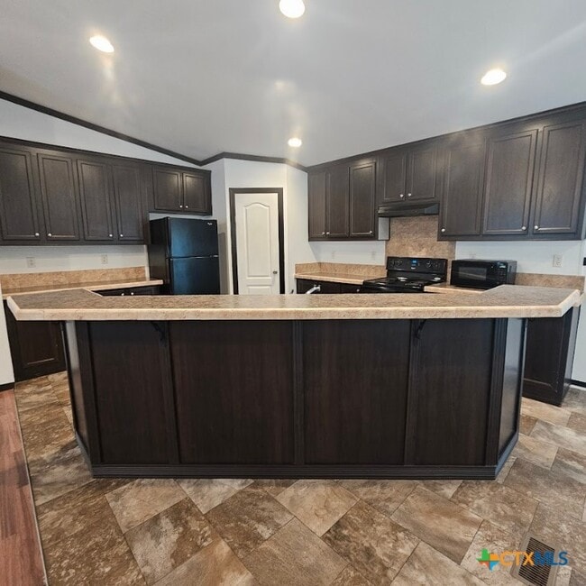 Building Photo - 1065 Tamarack Dr