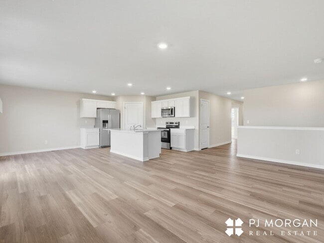 Building Photo - Spacious, Stylish, and Ready for You!