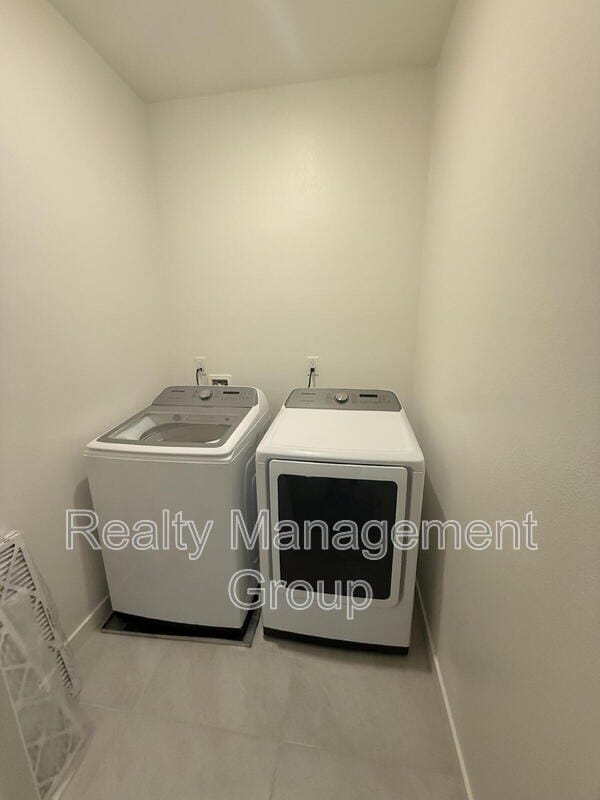 Building Photo - 5480 Shorefront Dr