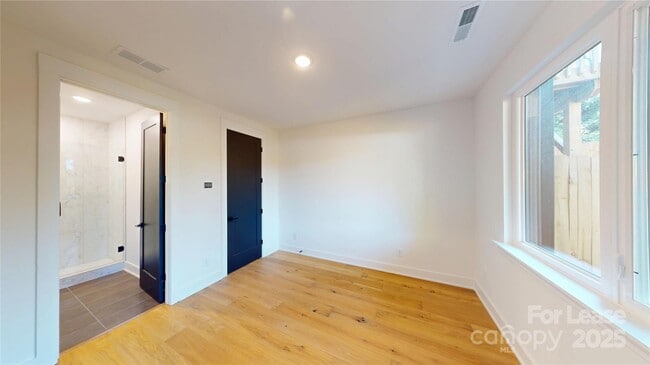 Building Photo - 156 Mattoon St