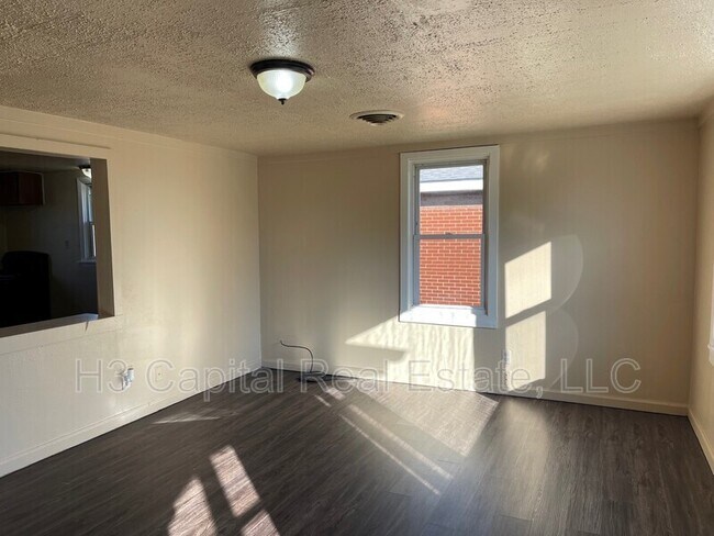 Building Photo - 119 Sinclair Ave