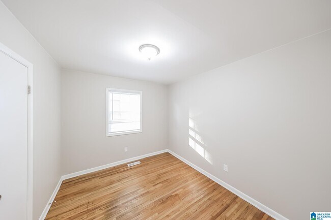 Building Photo - 1009 12th St