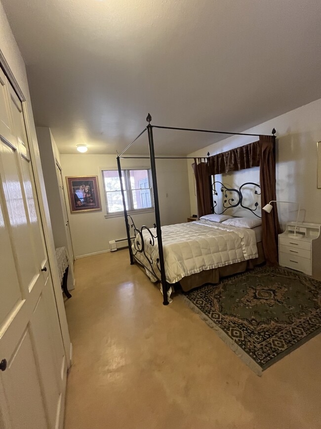 Building Photo - 405 Cam De La Placita