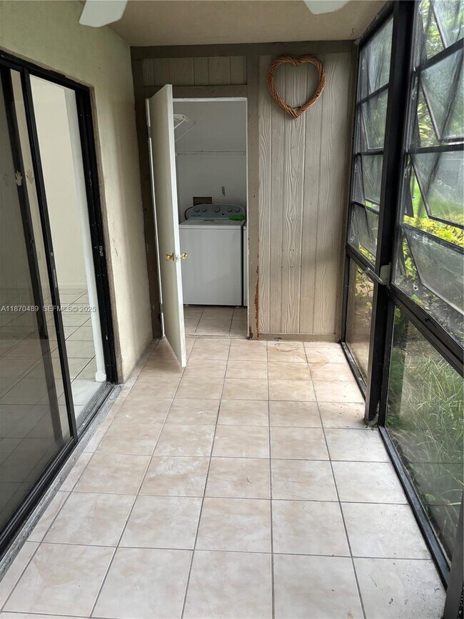 Building Photo - 911 NE 199th St