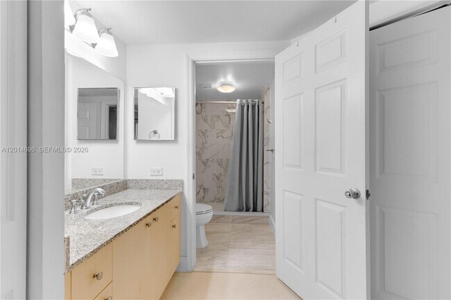 Building Photo - 2486 Centergate Dr