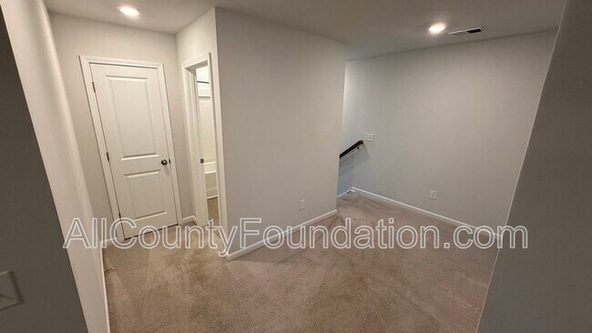 Building Photo - 104 Whisper Dr