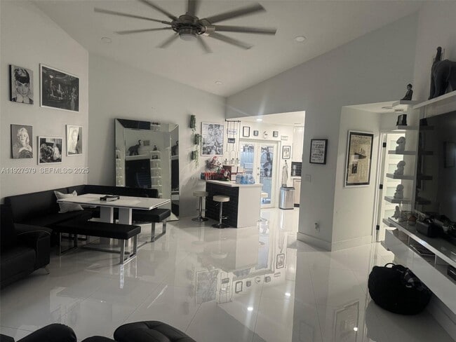 Building Photo - 1131 SW 110th Ave