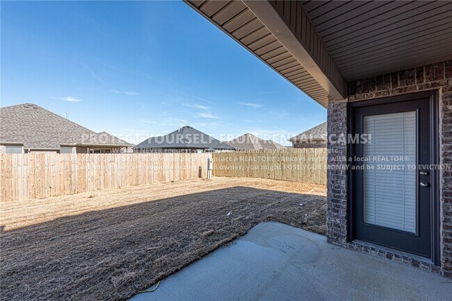 Building Photo - 4463 W Newton Ave