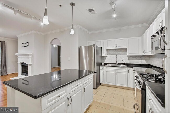 Building Photo - 12937 Centre Park Cir