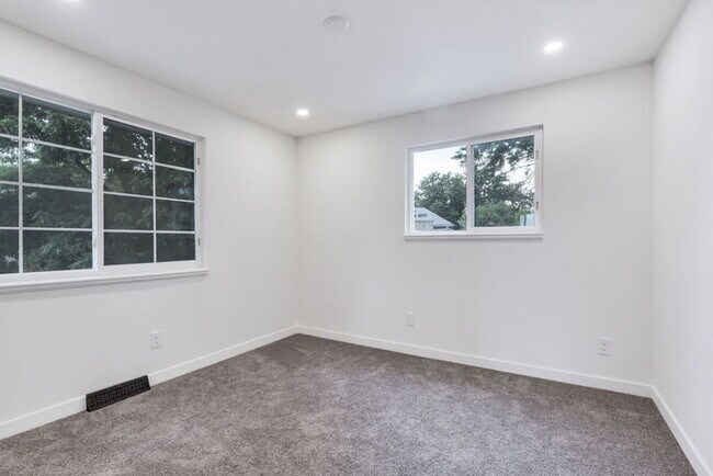 Building Photo - 6087 W 84th Ave
