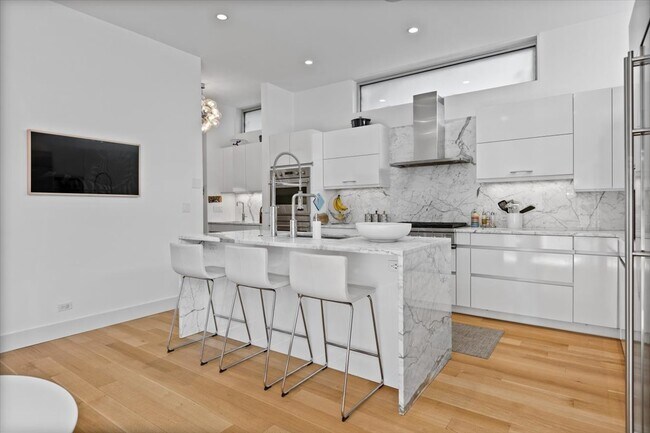 Building Photo - 1823 W Race Ave