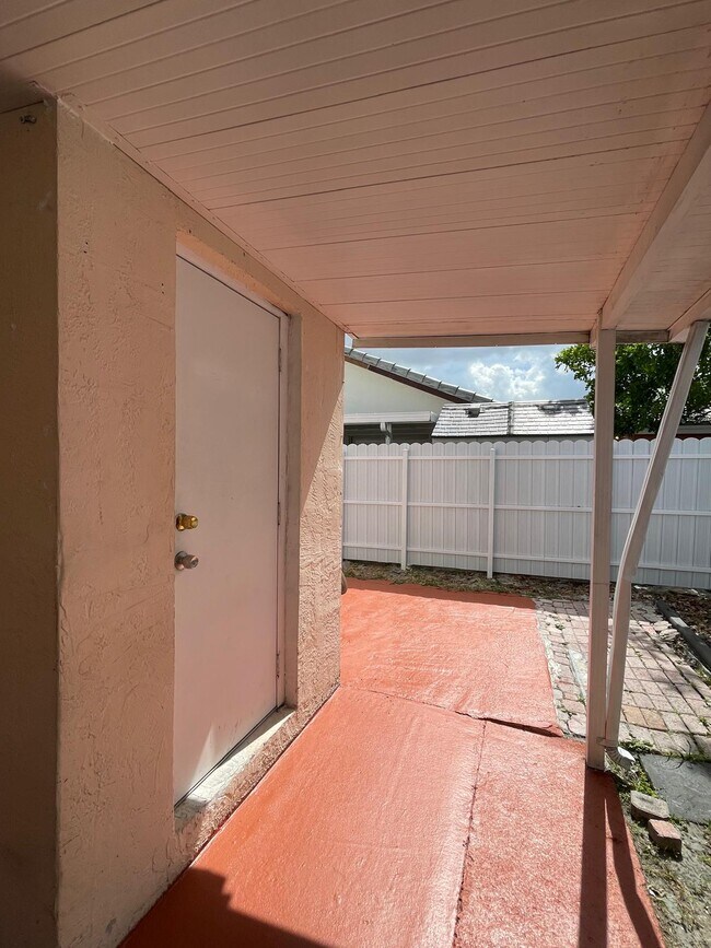 Building Photo - 18605 NW 52nd Path
