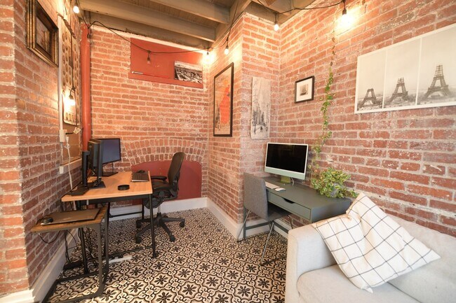 Building Photo - Charming 2BR + home office Condo in the he...